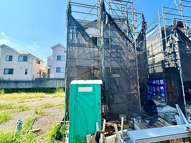現地で広さのご体感ができます。図面と合わせてご説明しますので、お気軽にお問い合わせください（2026年8月撮影）