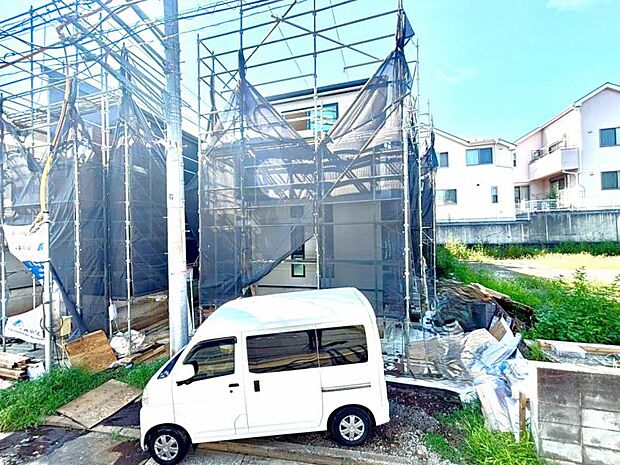 この場所だからこそ叶えられる開放感、陽光を取り入れた住宅です。是非現地でご体感くださいませ。(2026年8月撮影)