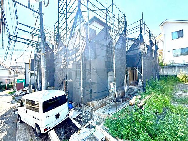前面道路4mです。毎日のお車の出し入れもストレスなく行えます。(2026年8月撮影)
