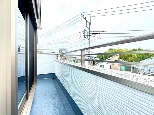 風通しのよいバルコニー。お洗濯物も乾かしやすいですね。
