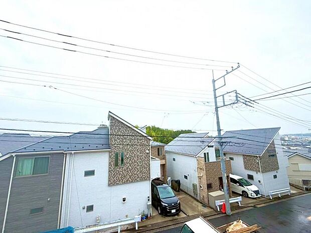 この街ならではの美しい風景と、ここから紡がれる物語が始まります。