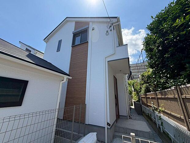 「高田」駅徒歩12分 生活に便利な設備・仕様を揃えた快適住宅です。(2026.7.9撮影)