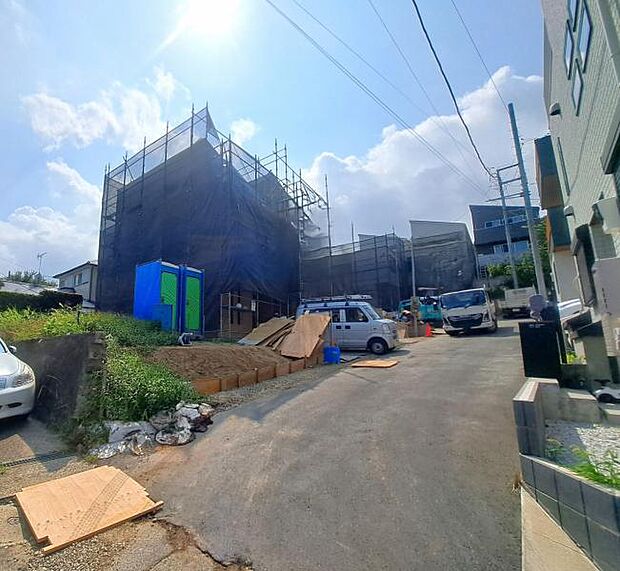 現地で広さのご体感ができます。図面と合わせてご説明しますので、お気軽にお問い合わせください(2026年7月撮影)