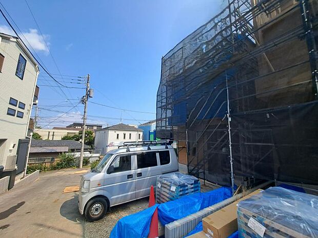 現地の状態をご覧いただくことで、隣接した環境をしっかりとご確認いただけます(2026年7月撮影)