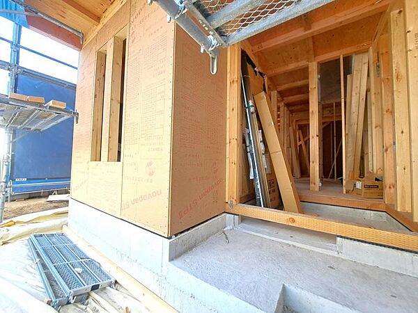 この場所だからこそ叶えられる開放感、陽光を取り入れた住宅です。是非現地でご体感くださいませ。（2026年7月撮影）