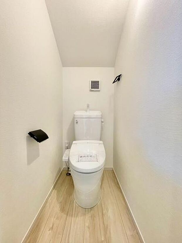 清潔感のあるシンプルで使いやすいトイレです。