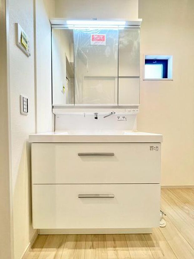 使い勝手の良い洗面台で、朝の準備もスムーズにこなせます。