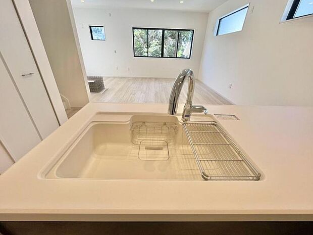キッチンの水栓には、浄水器を標準装備。水道水をそのまま飲むことができ、お米などをおいしく炊くことも可能です。