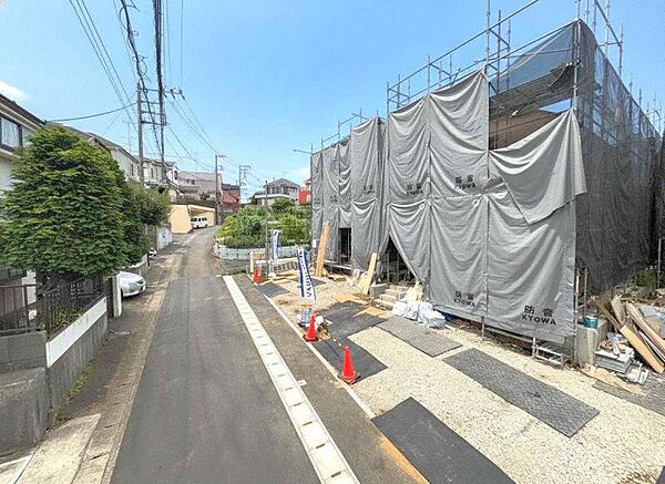 外観の美しさだけでなくそこに住まうご家族様の心地良さも最優先します。（2026年7月撮影）