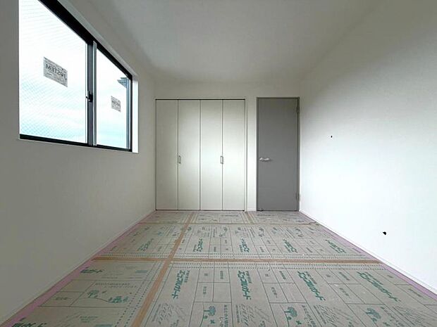 洋室6帖 居室には収納スペースが豊富なため、シンプルですっきりとした暮らしが実現できます。