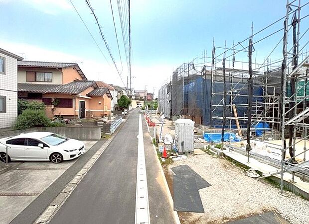 凛とした表情を見せる外観は時の移り変わりの中で様々な表情を見せてくれます。(2026年7月撮影)