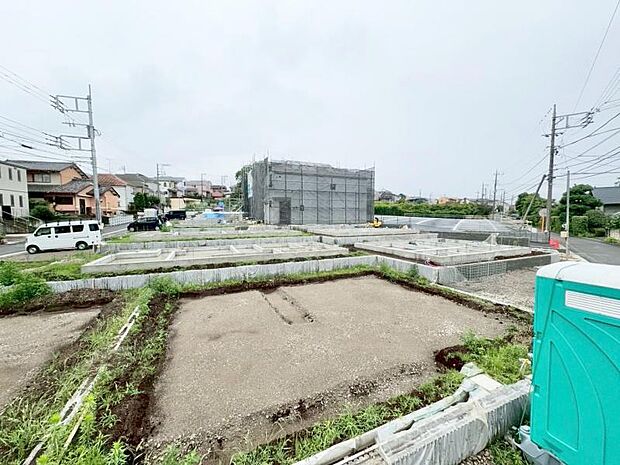 主張し過ぎないシャープなフォルムで佇む邸宅は、完成形の姿を見せてくれます。