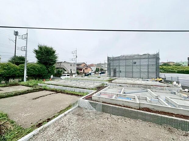凛とした表情を見せる外観は時の移り変わりの中で様々な表情を見せてくれます。