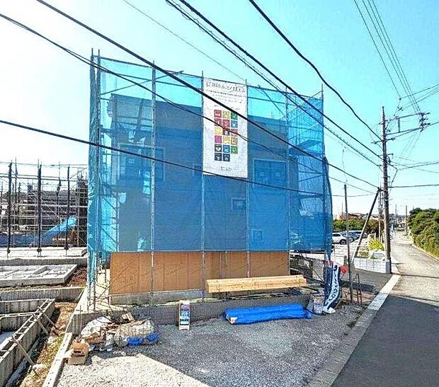 凛とした表情を見せる外観は時の移り変わりの中で様々な表情を見せてくれます。(2026年7月撮影)