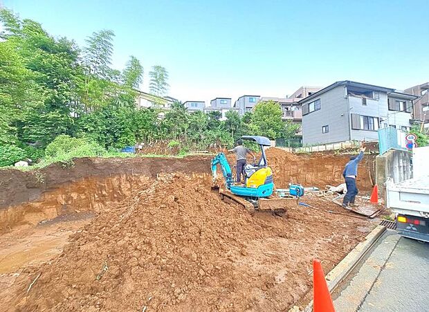 完成前の状態をご覧いただくことで、隣接した環境もしっかりとご覧いただけます(2026.7撮影)