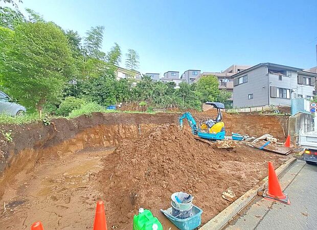 敷地内に設けられた駐車スペース。(2026.7撮影)