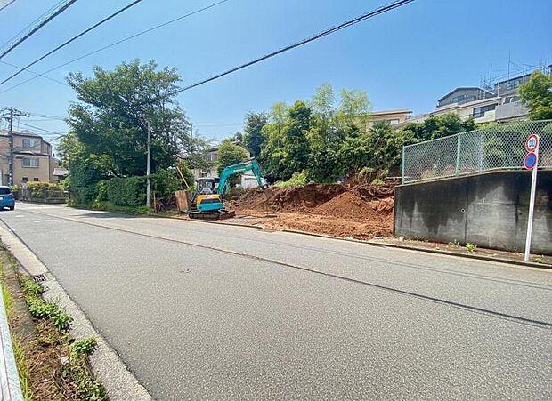 現地の状態をご覧いただくことで、隣接した環境をしっかりとご確認いただけます(2026.6.撮影)