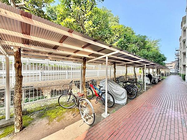 自転車置場の空き状況は担当者までお問い合わせくださいませ。
