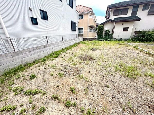 ゆとりある敷地で、理想の住まいを自由に設計できます。