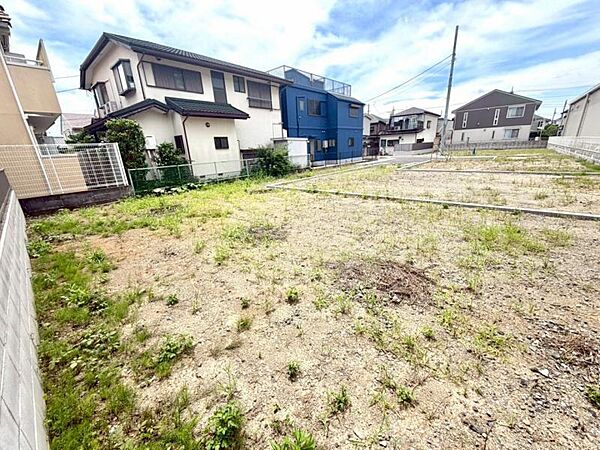 ゆとりある敷地で、理想の住まいを自由に設計できます。