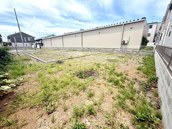 ゆとりある敷地で、理想の住まいを自由に設計できます。