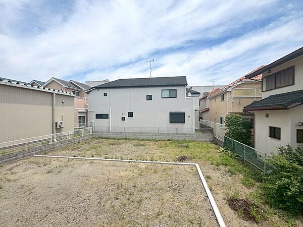 ゆとりある敷地で、理想の住まいを自由に設計できます。