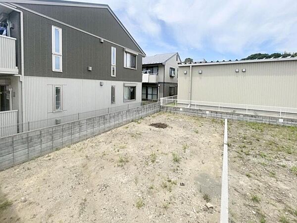 ゆとりある敷地で、理想の住まいを自由に設計できます。
