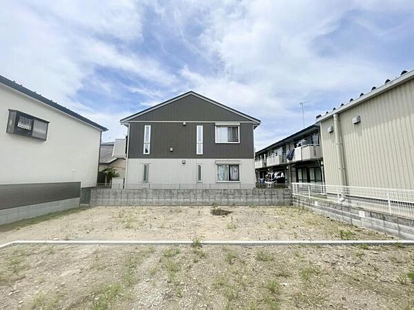 ゆとりある敷地で、理想の住まいを自由に設計できます。