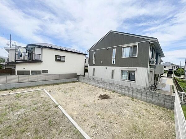 ゆとりある敷地で、理想の住まいを自由に設計できます。