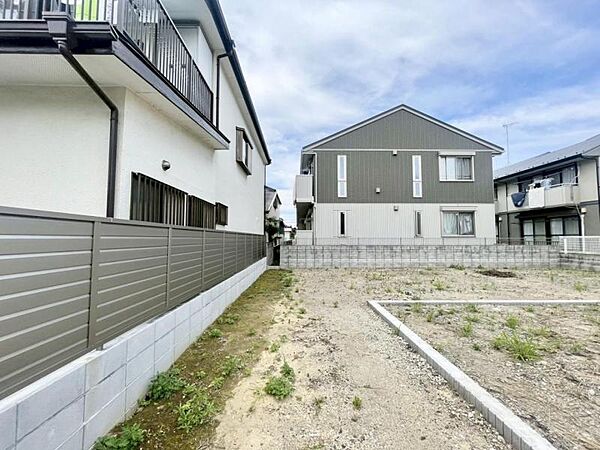 ゆとりある敷地で、理想の住まいを自由に設計できます。
