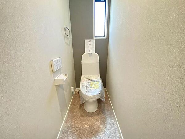 清潔感のあるシンプルで使いやすいトイレです。