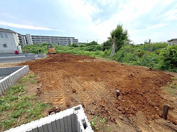 完成前の状態をご覧いただくことで、隣接した環境もしっかりとご覧いただけます(2026年7月撮影)