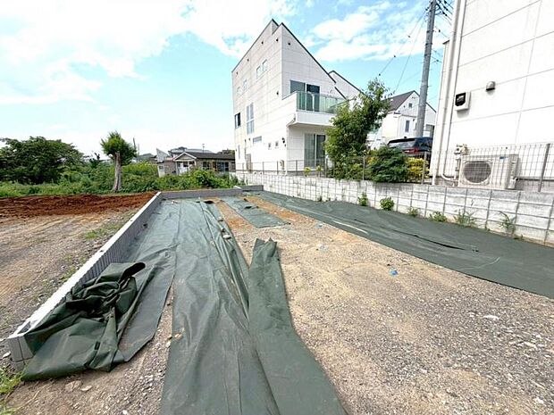 完成前の状態をご覧いただくことで、隣接した環境もしっかりとご覧いただけます(2026年7月撮影)
