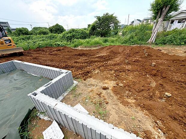 この場所だからこそ叶えられる開放感、陽光を取り入れた住宅です。是非現地でご体感くださいませ。(2026年7月撮影)