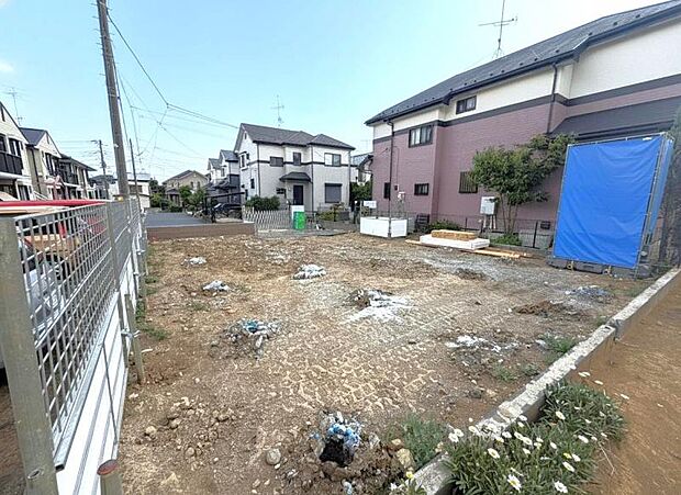 現地の状態をご覧いただくことで、隣接した環境をしっかりとご確認いただけます(2026年7月撮影)