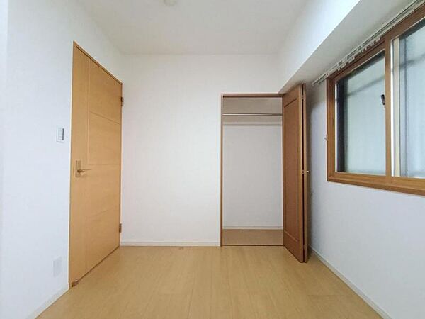 シンプルで温かみのあるデザインで、ゆったりと過ごせます。
