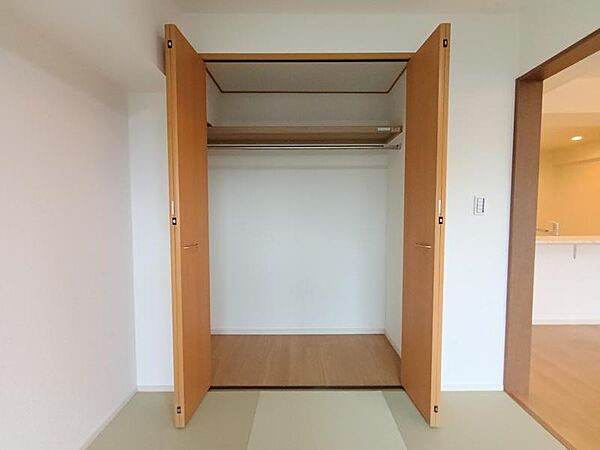 収納を全室に設置。衣類はもちろん、部屋ごとに必要なものを細かく収納でき、利便性も高まります。
