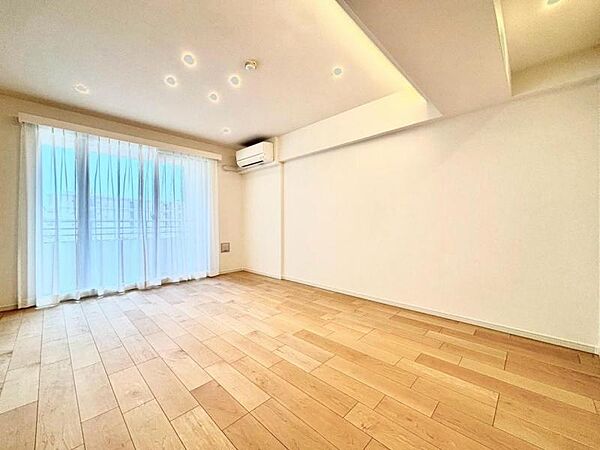 日々の疲れを癒してくれる主寝室。自由度が高いので家具のレイアウトでお好みの空間を創りだせます。