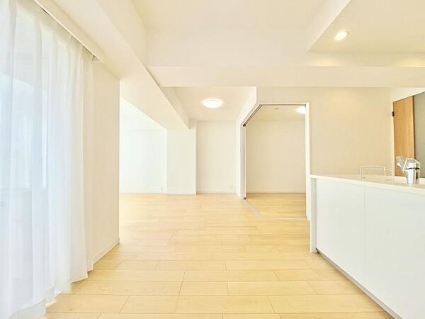 落ち着いた色合いの内装で、居心地の良い空間を演出。