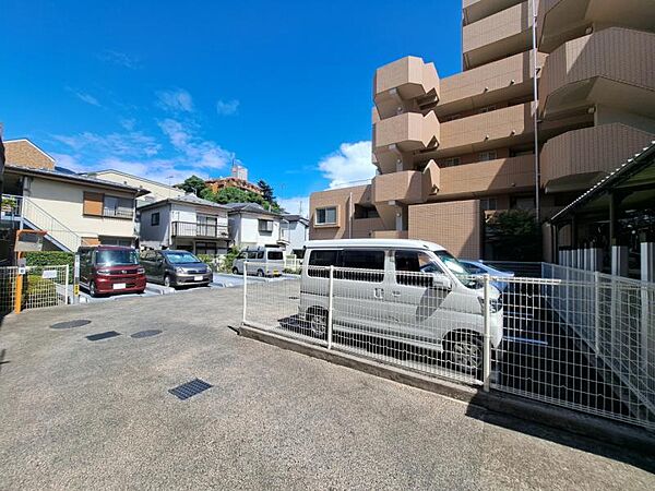 駐車場付きで、マイカー派の方にも安心です。