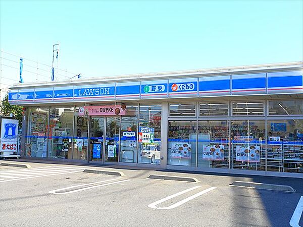 ローソン 横浜西大口店まで徒歩5分(約400m)。ちょっとした買い物や急な用事に便利です。
