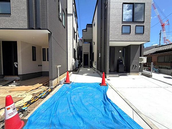 玄関につながる駐車スペースなので重い荷物の出し入れの負担を最小限に抑えられます。