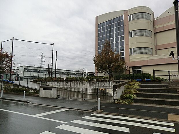 横浜市立東山田小学校 350m