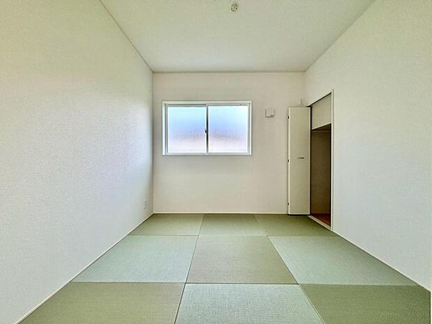 住まう方自身でカスタマイズして頂けるようシンプルにデザインされております。