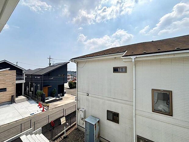 この街ならではの美しい風景と、ここから紡がれる物語が始まります。