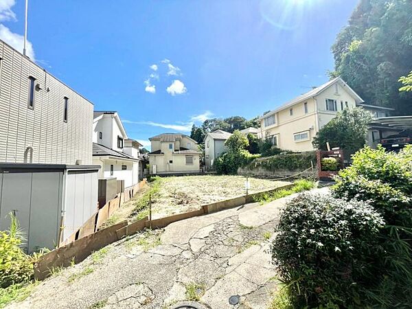 ゆとりある敷地で、理想の住まいを自由に設計できます。