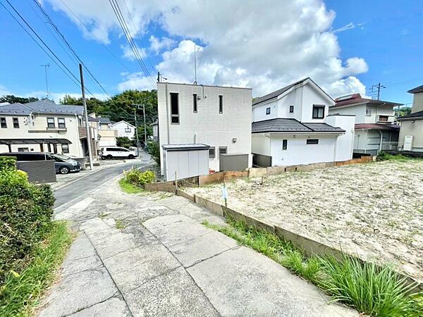 ゆとりある敷地で、理想の住まいを自由に設計できます。