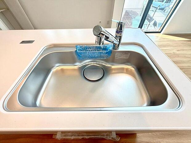 浄水器付きキッチン水栓 キッチンの水栓には、浄水器を標準装備。水道水をそのまま飲むことができ、お米などをおいしく炊くことも可能です。