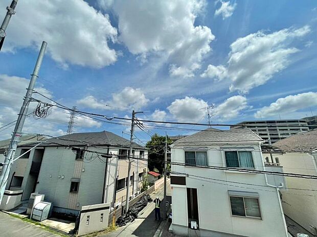 心地よい風を感じながら過ごせる、ゆとりある空間です。
