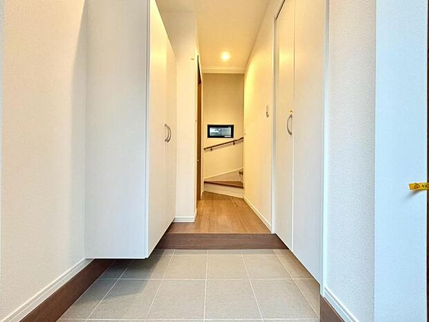お住まいの顔となる玄関。安らぎに満ちた生活空間を予感させてくれます。